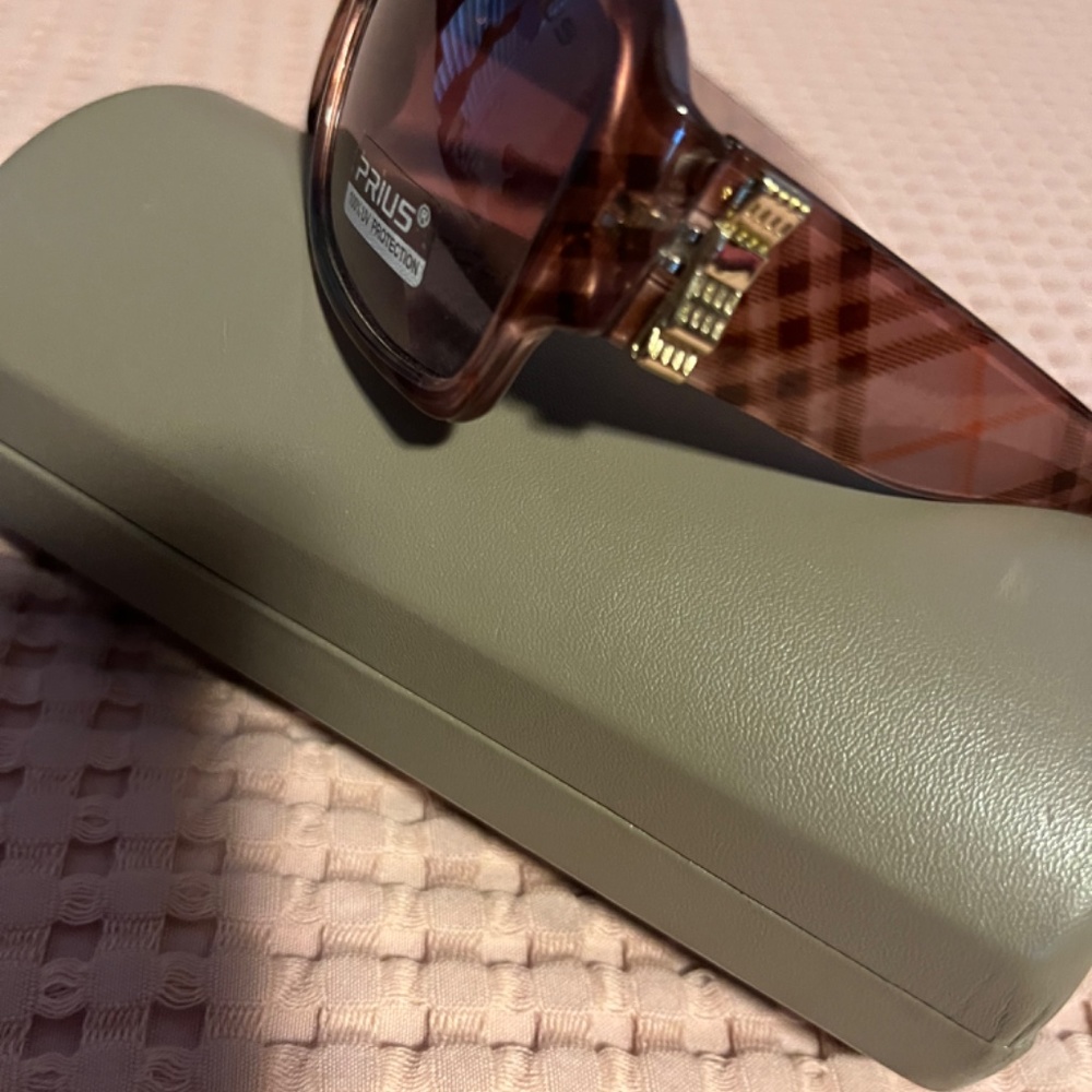 Sunglasses - Picture 3 of 5
